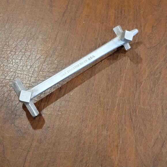 Vintage Indestro Super #643 Universal Male Drain Plug Wrench USA - Picture 1 of 9